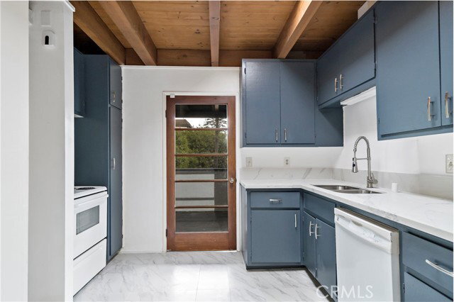 Building Photo - 400 N Maple Dr