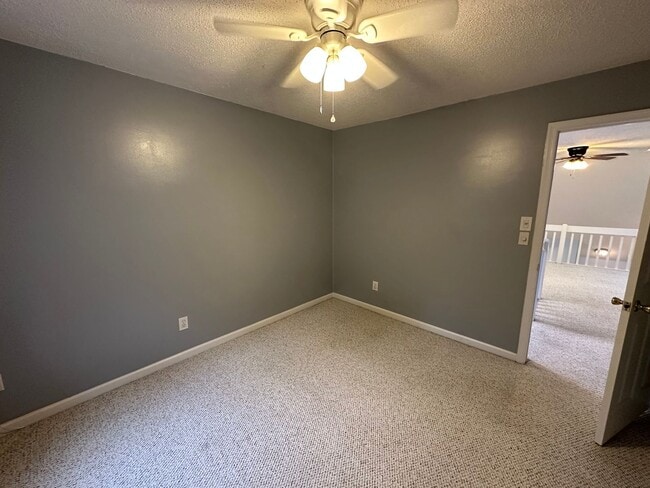 Building Photo - End Unit Townhouse for Rent