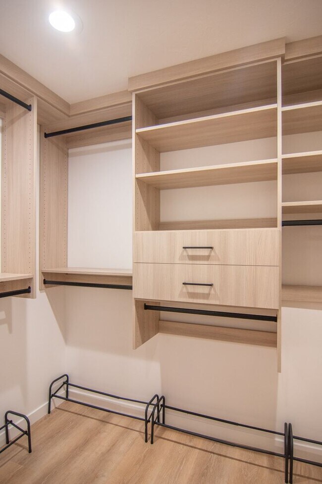 Building Photo - Bountiful Home w/ 2 Car Garage, EV Charger, & Updated Remodeling