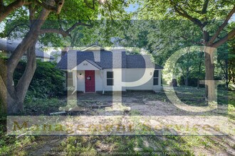 Building Photo - Beautiful, Pet Friendly, Newly Renovated Home in Independence MO!