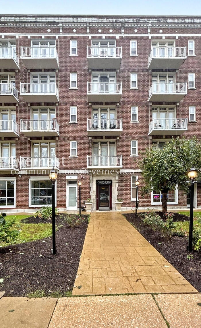 Building Photo - 5316 Pershing Ave