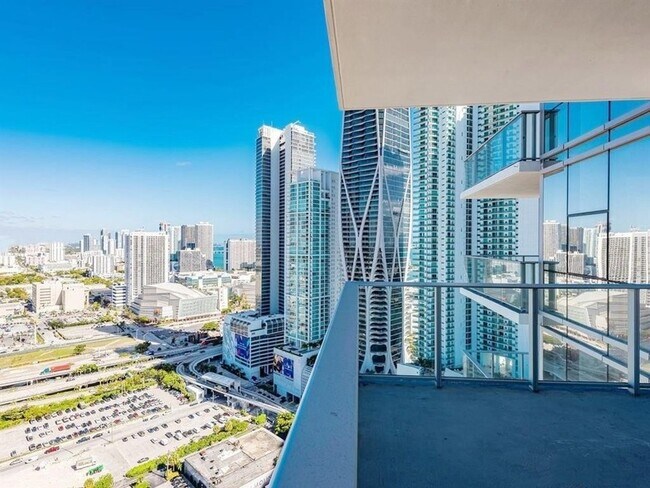 Building Photo - 851 NE 1st Ave