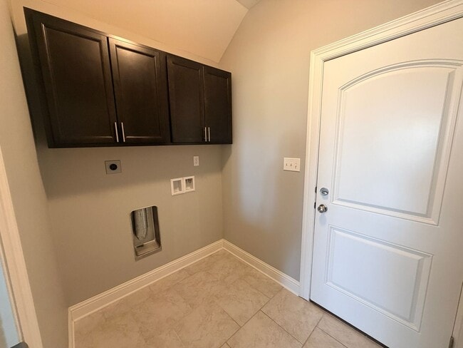 Building Photo - This home will go fast!! Super clean and ready for new tenant!