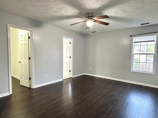 Building Photo - 1002 Coalport Rd