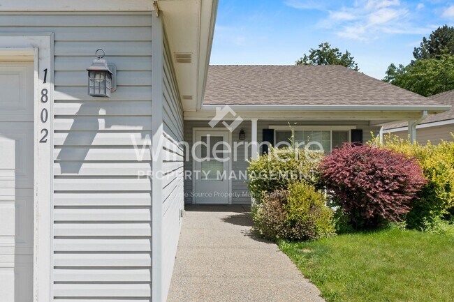 Building Photo - **Half off Full 1st Month's Rent** Great 3-bed Home In Spokane Valley