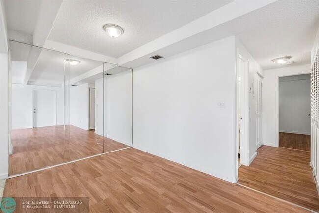 Building Photo - 1325 S Flagler Ave