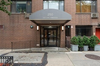 Building Photo - 250 E 31st St