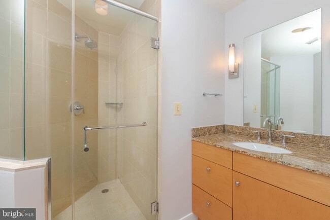 Building Photo - 675 S President St