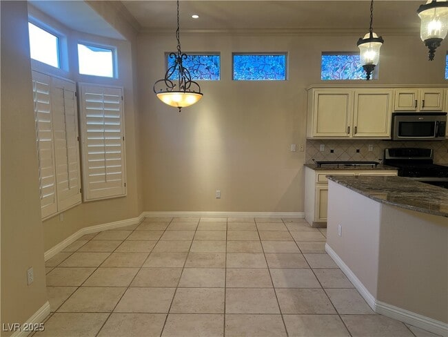 Building Photo - 10041 Woodhouse Dr