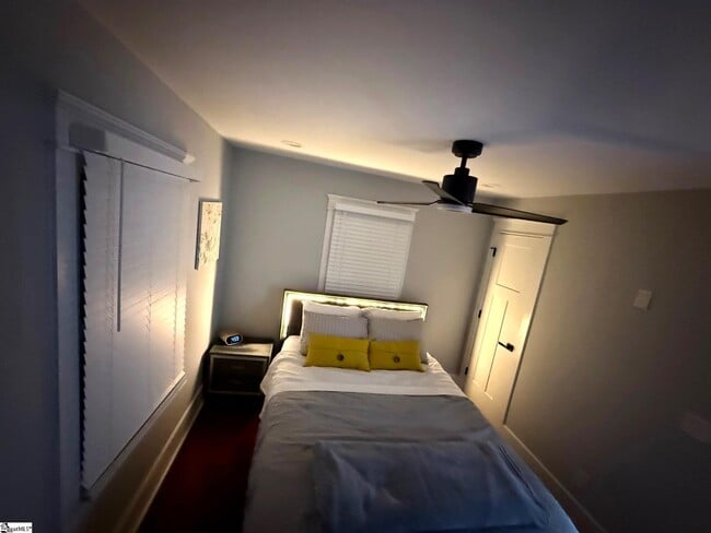 Building Photo - 113 Prancer Ave