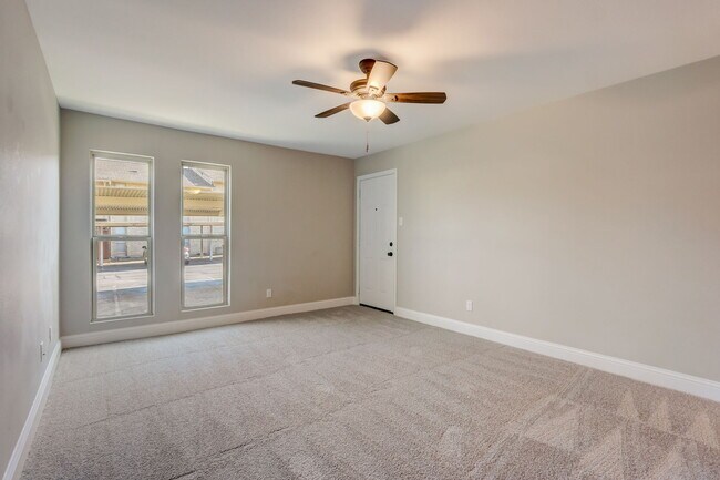 Building Photo - 5814 Sandhurst Ln