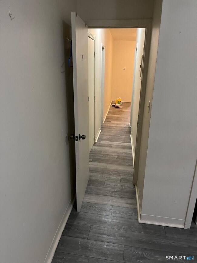 Building Photo - 800 Hallett St