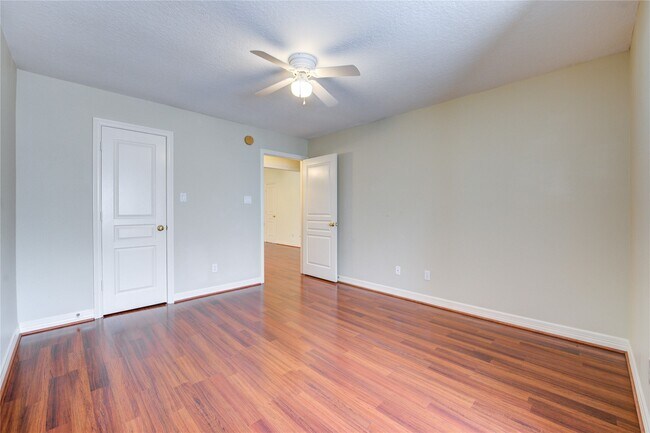 Building Photo - 2915 Monet Dr