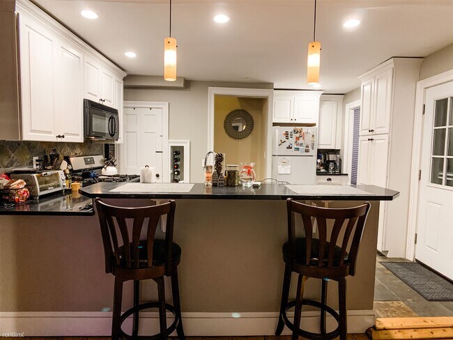 Building Photo - 306 Riverside Ave