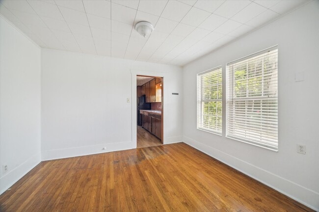Building Photo - 2504 Oakcliff St