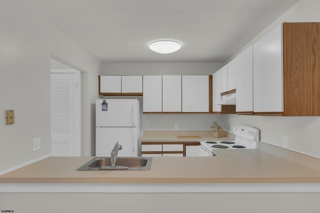 Building Photo - 303 Heather Croft