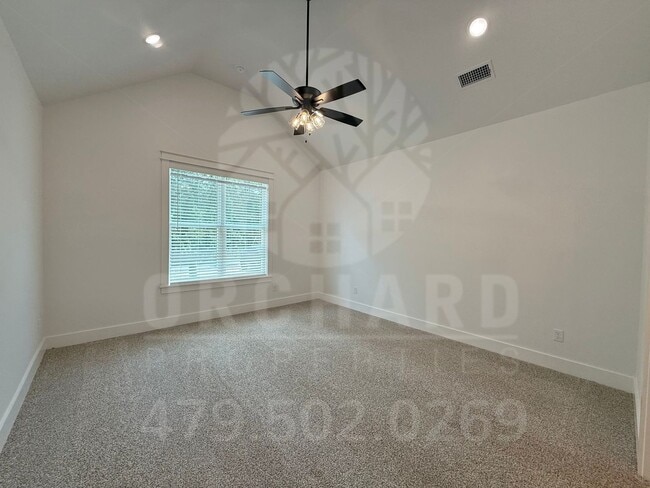 Building Photo - Bella Vista Single-Family Home- 2 Bed/ 2 B...