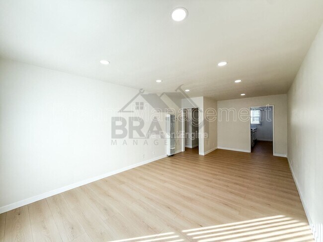 Building Photo - 7339 Woodman Ave