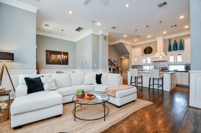 Building Photo - 2109 Bidwell Dr