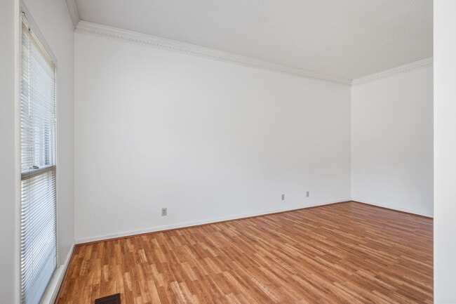 Building Photo - 378 Hermitage Ave