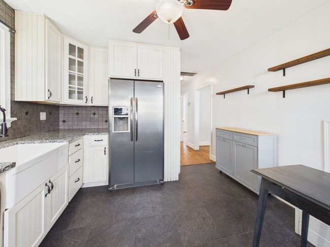 Building Photo - 6514 Stuart Ave