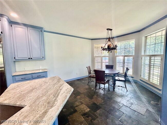 Building Photo - 1801 Oak Forest Dr