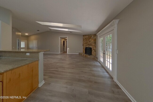 Building Photo - 12124 Roundham Ln N