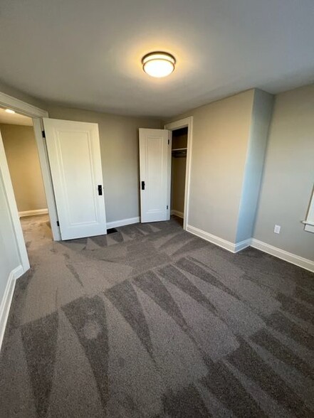 Building Photo - 1213 Oakwood Ave