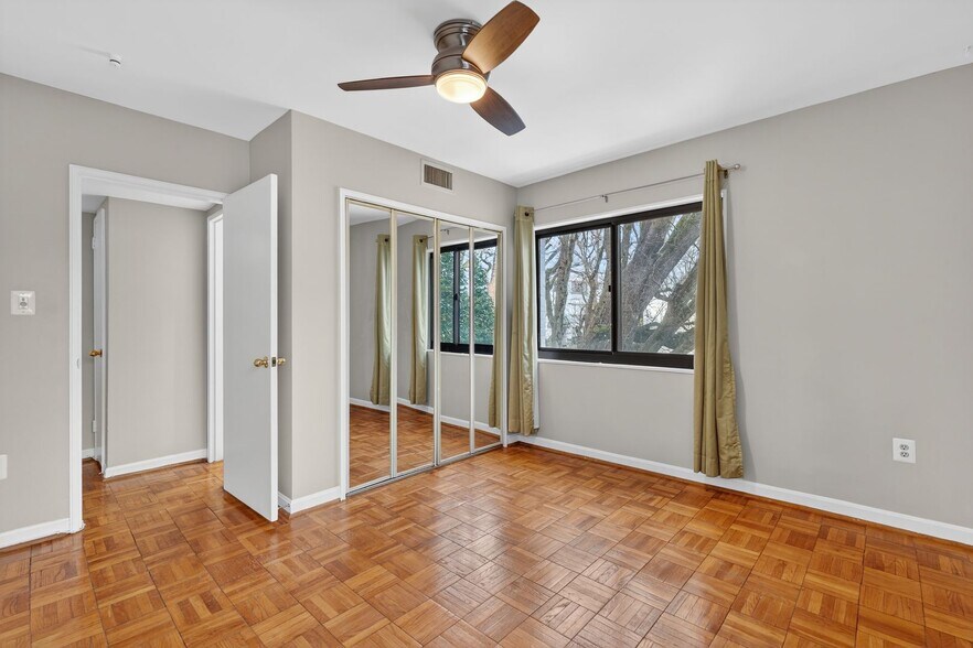 Building Photo - 3825 Davis Pl NW