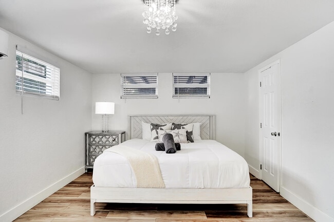 Building Photo - 311 SE 3rd Ave