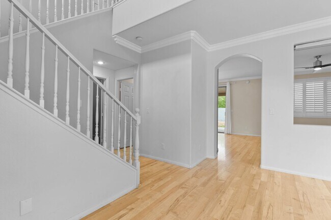 Building Photo - SE!! Pebble and Pollock!! Crystal Springs!...