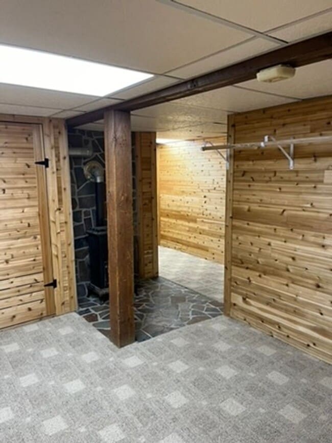Building Photo - 3 Bed 1 Bath Single Family Home Close to H...