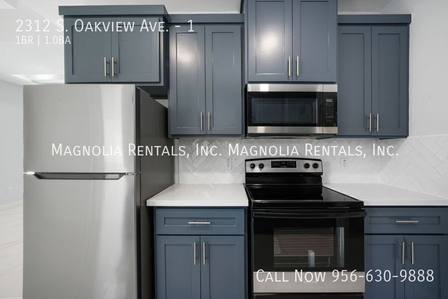 Building Photo - 2312 S Oakview Dr