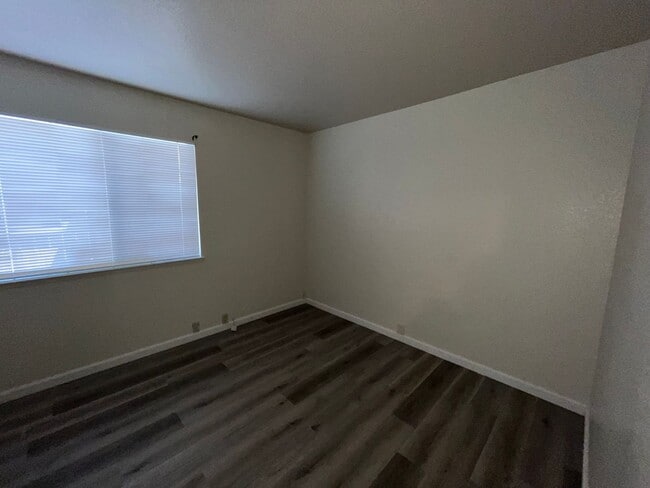 Building Photo - 3 Bed | 2 bath | 1620 SF | 2 Car Garage | Single Story | Tenant pays $175 for WS&G | Includes Gar...