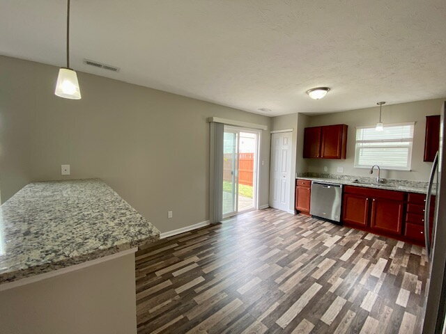 Building Photo - Fantastic 4 Bedroom, 2.5 Bath w/LOFT in Brookfield Place