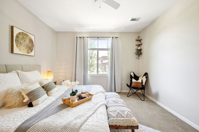 Building Photo - Spacious 3BR + Loft in the Palomino Park Community - Perfect for Comfortable, Convenient and Quit...