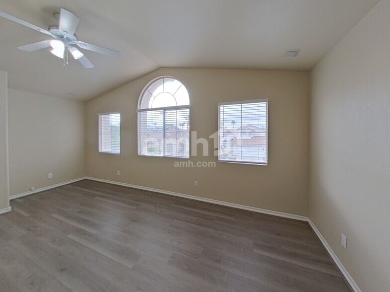 Building Photo - 956 Rainbow Rock St