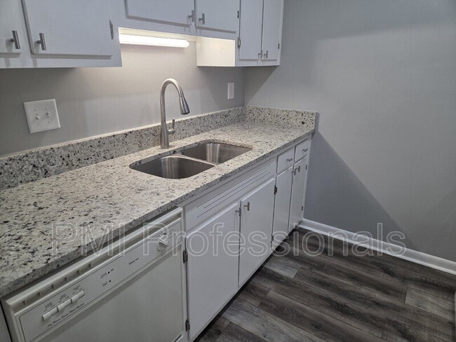 Building Photo - 2929 Selena Dr