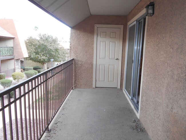 Building Photo - Two Bedroom Condo in Gated Community with ...