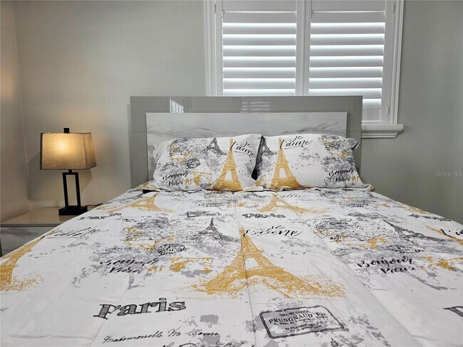 Building Photo - 3435 Overlook Dr NE