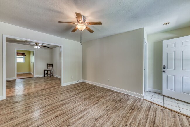 Building Photo - 222 Hulen Ave