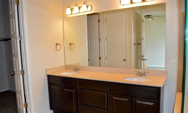 Building Photo - 1237 Clearwing Cir