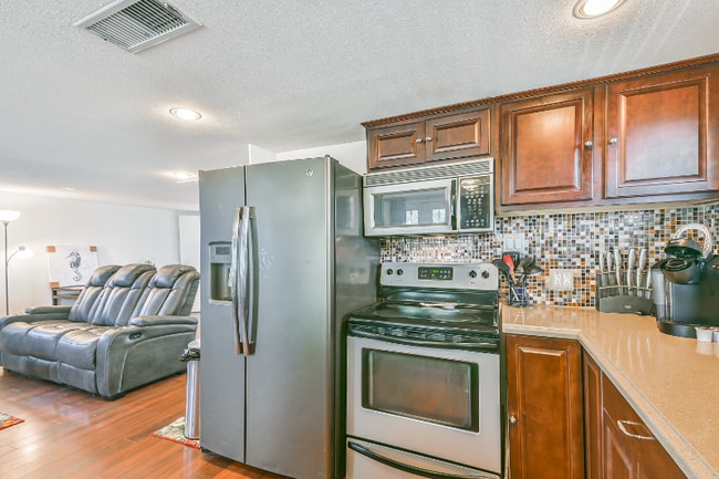 Building Photo - 3919 San Jacinto Dr