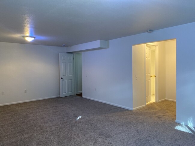 Building Photo - $500 Off 1st Month's Rent if Lease Starts ...