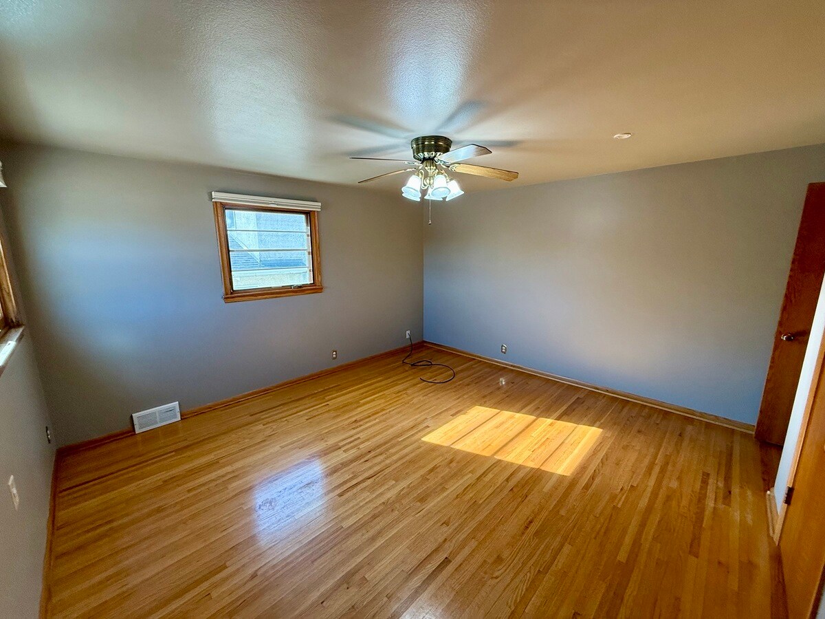 Building Photo - 5403 Pleasant Ave