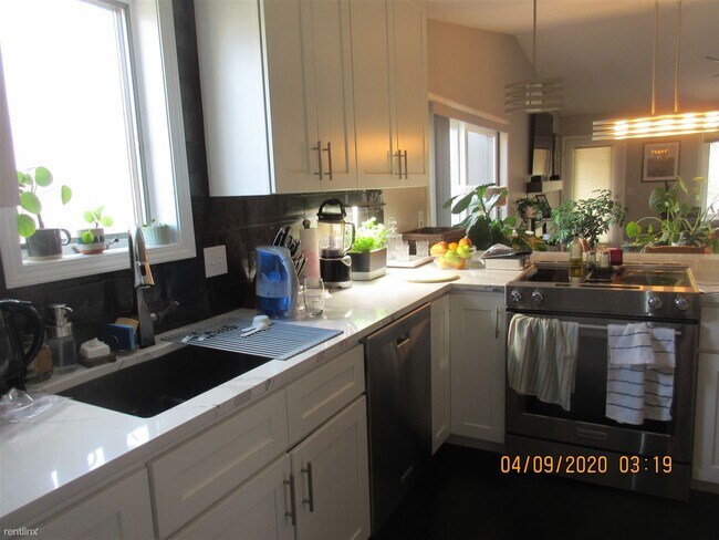 Building Photo - 2 br, 2 bath Condo - 2726 Sandstone Ter NE