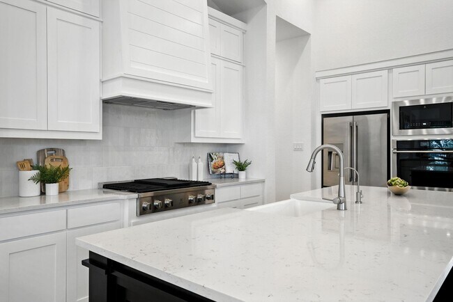 Building Photo - 220 Corazon