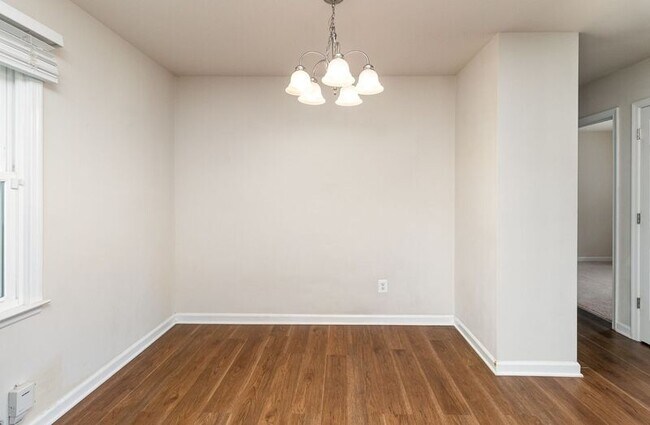 Building Photo - 203 Pecan Ln