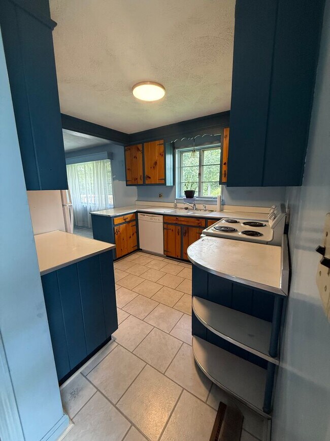 Building Photo - 313 Belmont Dr