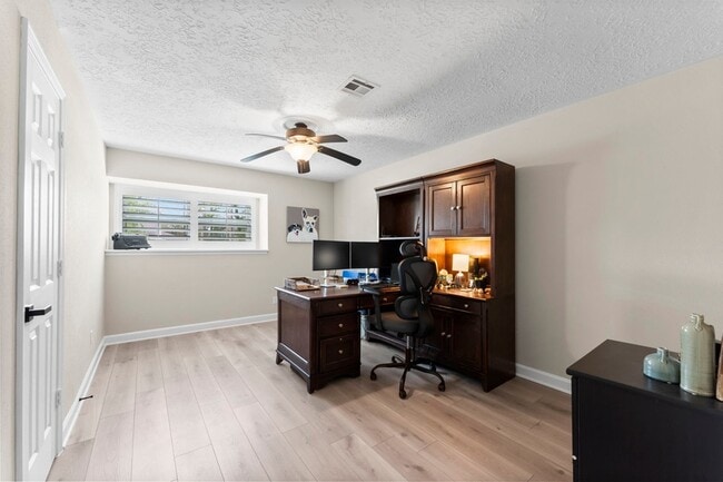 Building Photo - 28814 Holly Hill Dr